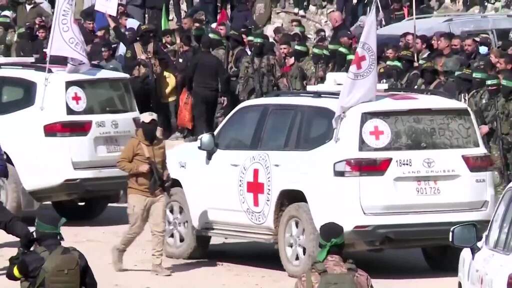 Hamas übergibt vier israelische Soldatinnen dem Roten Kreuz