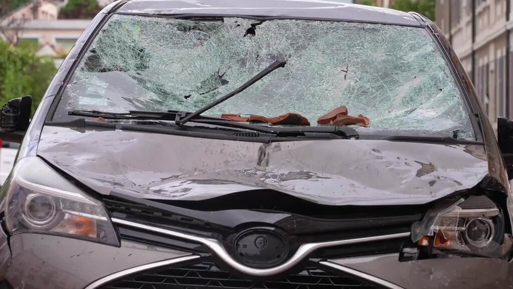 Aufräumarbeiten nach Sturm in La Chaux-de-Fonds wieder aufgenommen