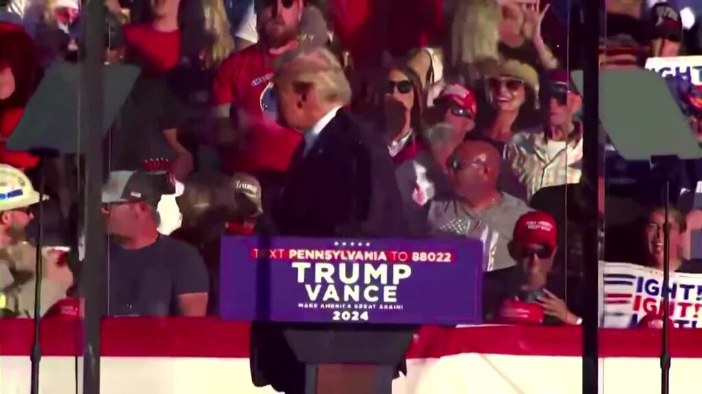 Trump bekam bei einer Wahlveranstaltung Unterstützung von Elon Musk.