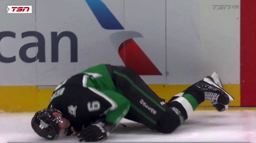 Bichsel kracht unglücklich in die Bande und verletzt sich