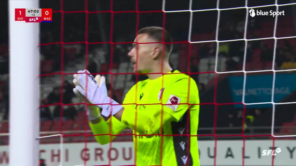 47. Minute: Racioppi pariert Shaqiris Freistoss glänzend