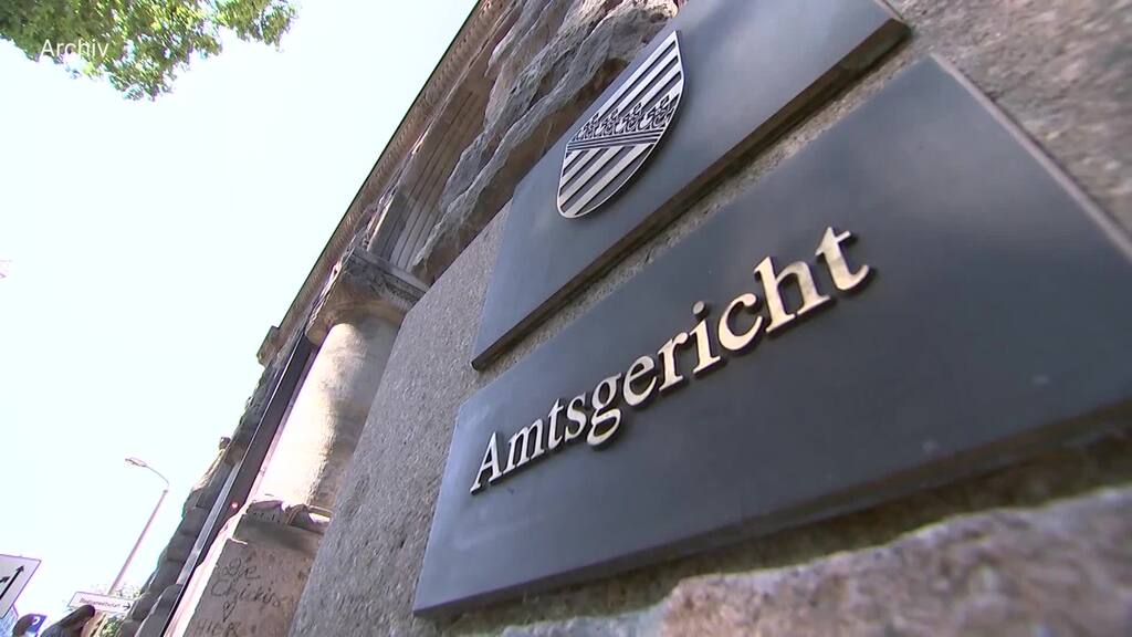 Wegen Hitlergrusses: Melanie Müller zu Geldstrafe verurteilt