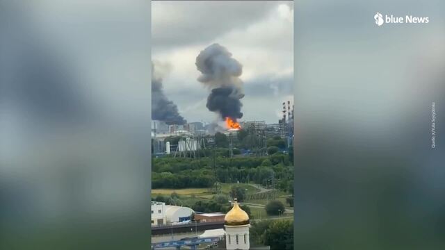 Dach von Öltank fliegt wie Spielzeug in die Luft