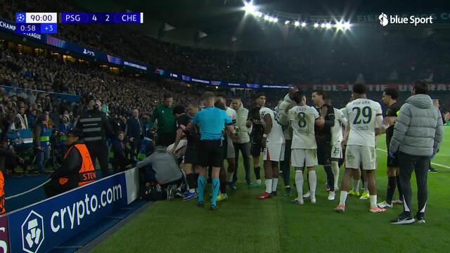 Neto manda il raccattapalle al tappeto