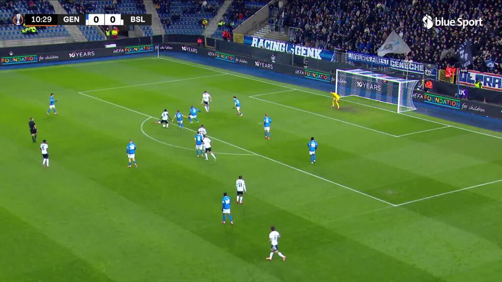 Otele mit der ersten guten Chance des Spiels