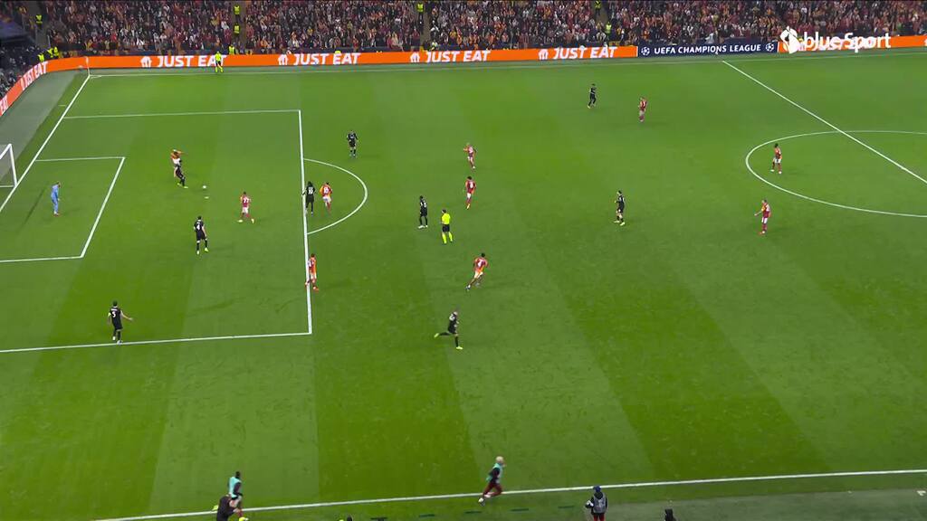 Lang schnürt den Doppelpack und macht den Deckel drauf