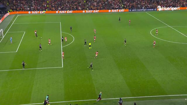 Lang schnürt den Doppelpack und macht den Deckel drauf