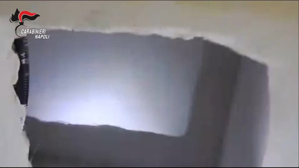 In Mauerloch: Gesuchter Mafia-Boss in Neapel gefasst