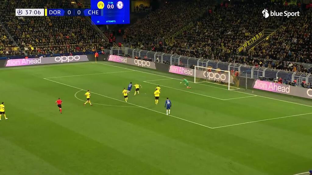 37. Minute: Joao Felix trifft nur die Latte