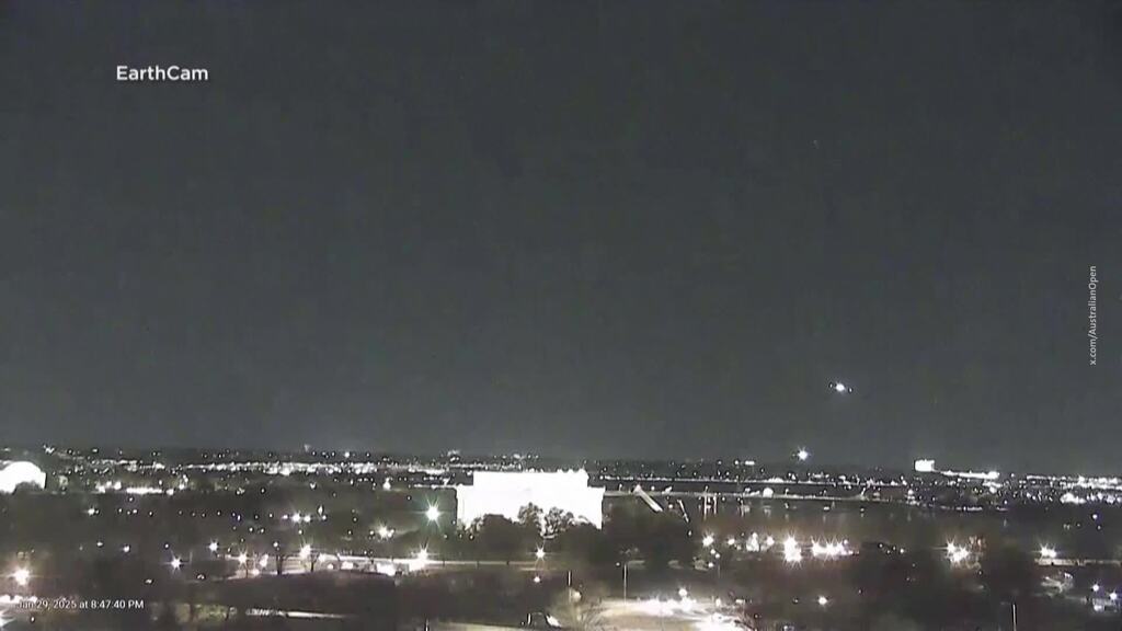 La collision entre un avion et un hélicoptère filmée par une webcam