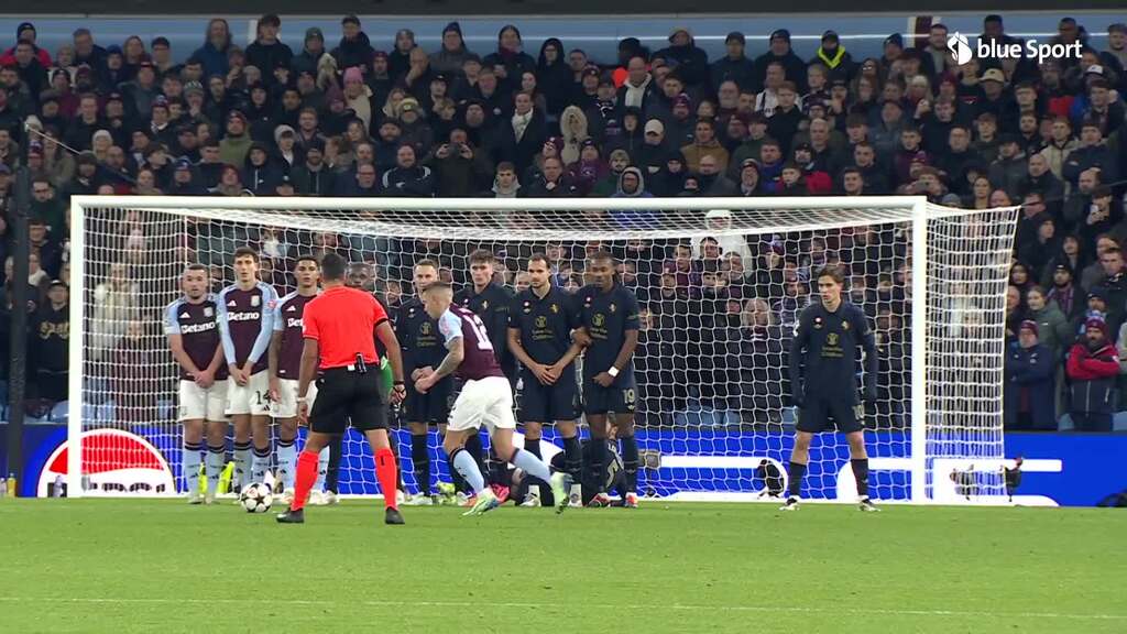 Digne colpisce la traversa