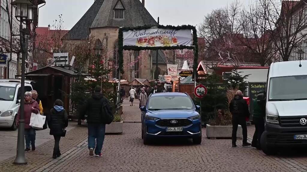 Weihnachtsmarkt nach Räumung wieder offen – Fahndung läuft