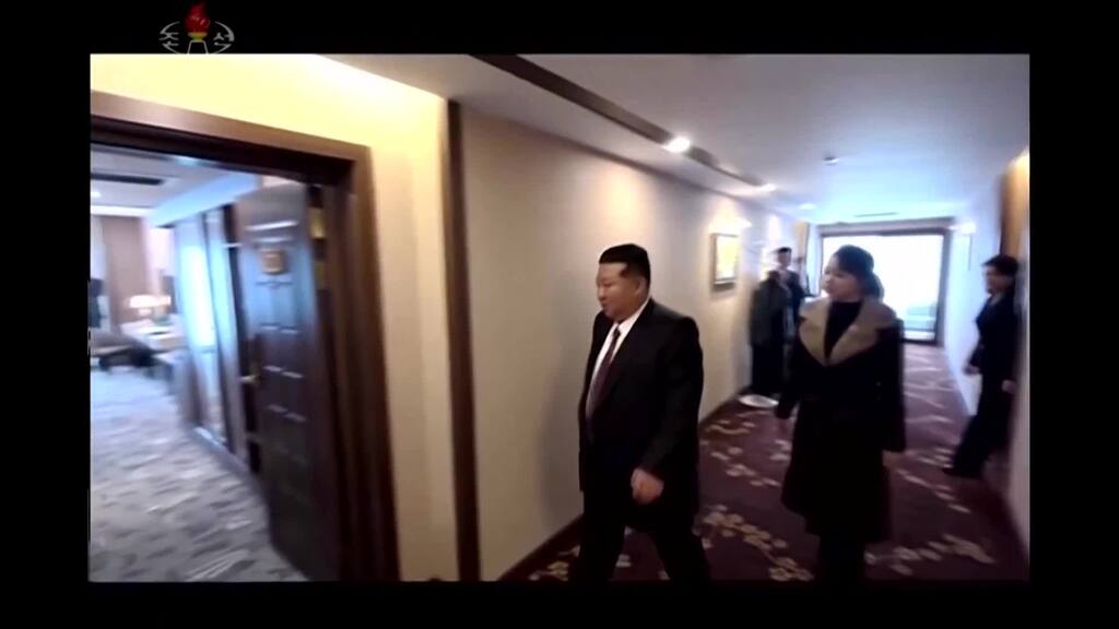 Nordkorea zeigt Kim bei Hoteleröffnungen mit Tochter – Signal vor Parteitag