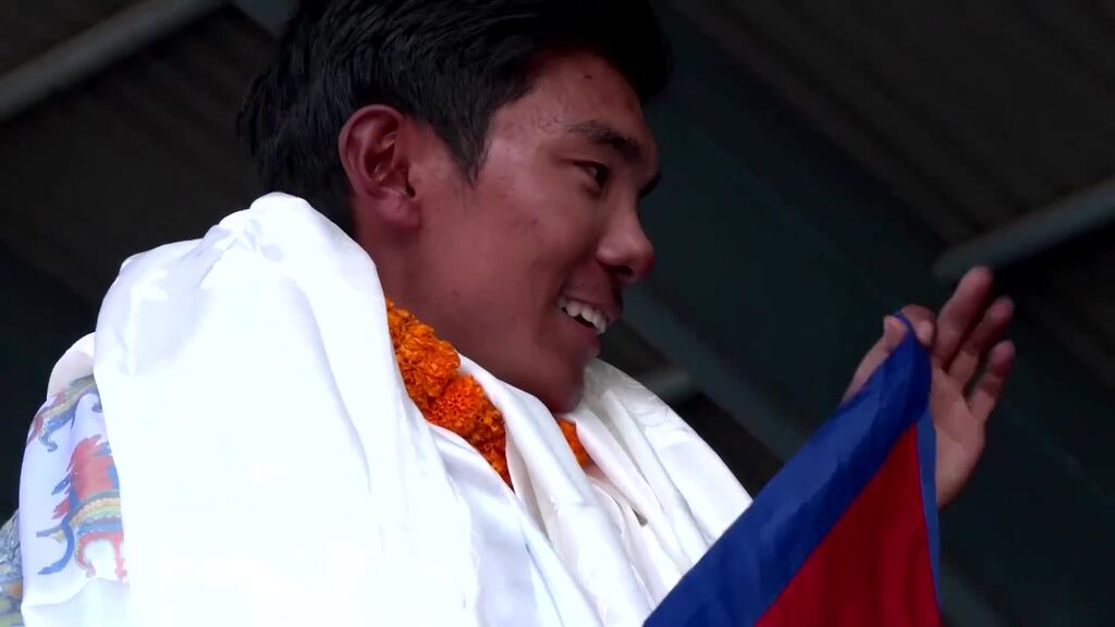 Alle Achttausender bezwungen: Teenager setzt Bergsteigerrekord