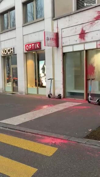 Farbanschlag UBS Filiale Albisriederplatz Zürich