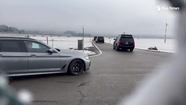 Hier fährt Trumps Konvoi zur Landebahn