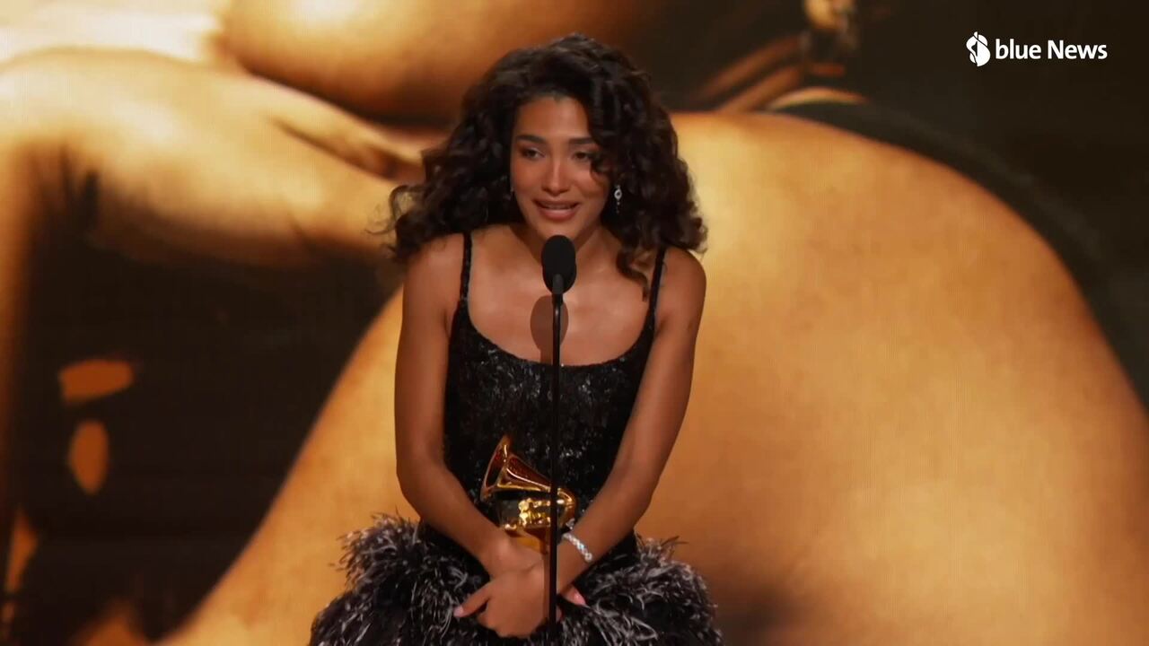 Grammy 2026: Olivia Dean premiata come migliore nuova artista emergente