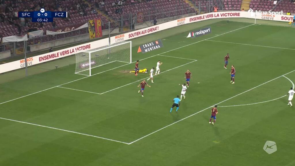 4. Minute: Okita mit einem ersten Warnschuss