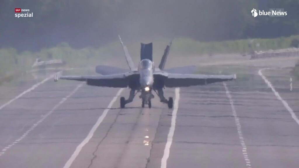 Il primo atterraggio di un F/A - 18 sull'A1 a Payerne