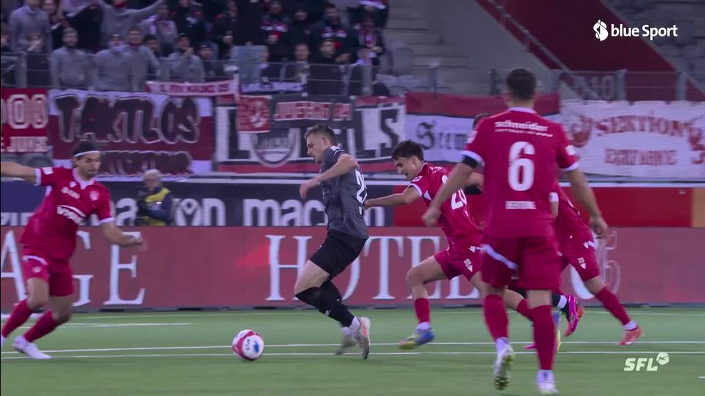 Piccolo zeigt Durrer die Rote Karte – zieht sie nach VAR-Konsultation aber wieder zurück