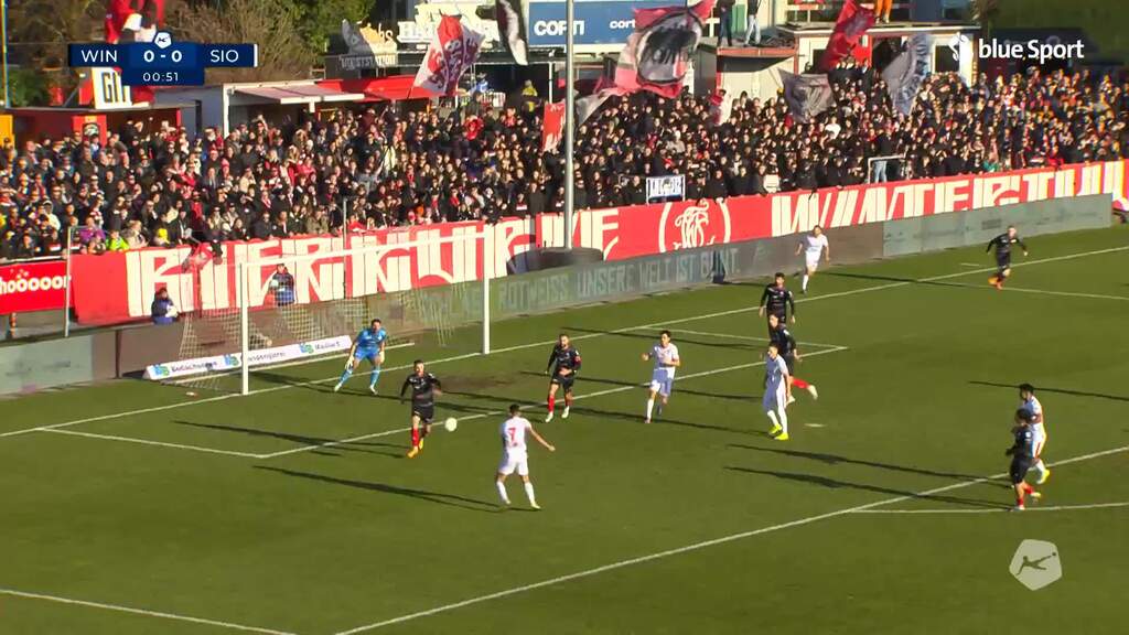 Berdayes trifft in der ersten Minute die Latte