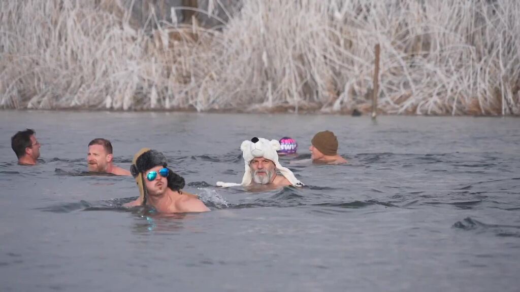 Das Silvesterschwimmen vom Moossee (BE)