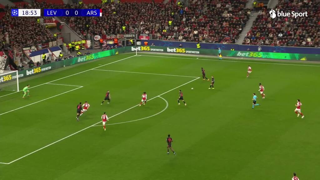 Martinelli trifft nur die Latte