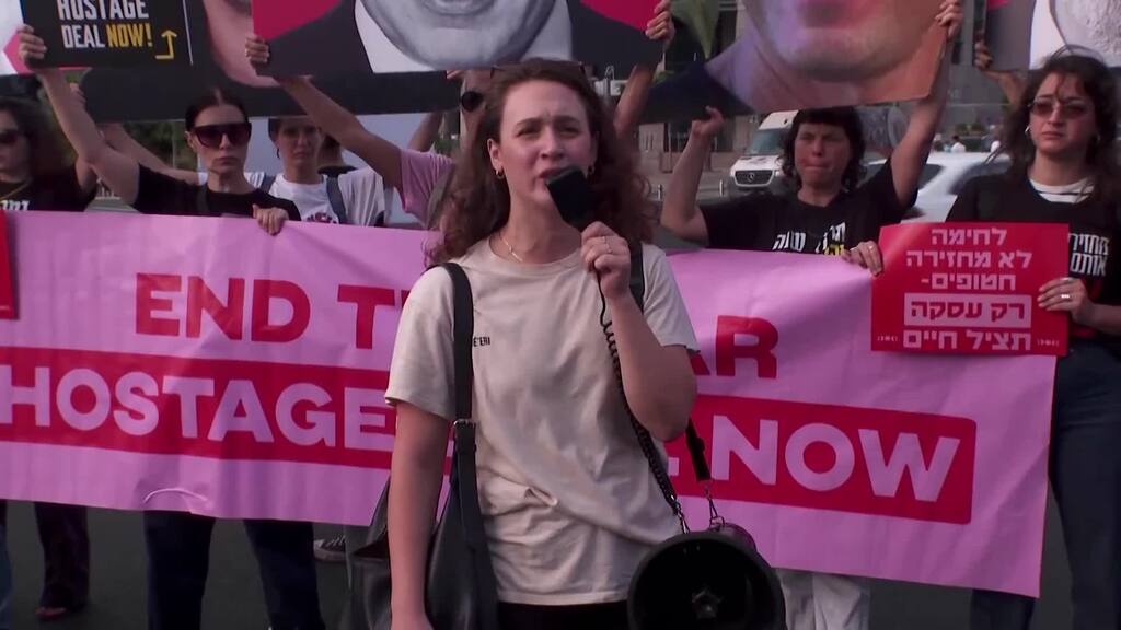 Angehörige von Geiseln blockieren den Verkehr in Tel Aviv am Vorabend des 7. Oktobers