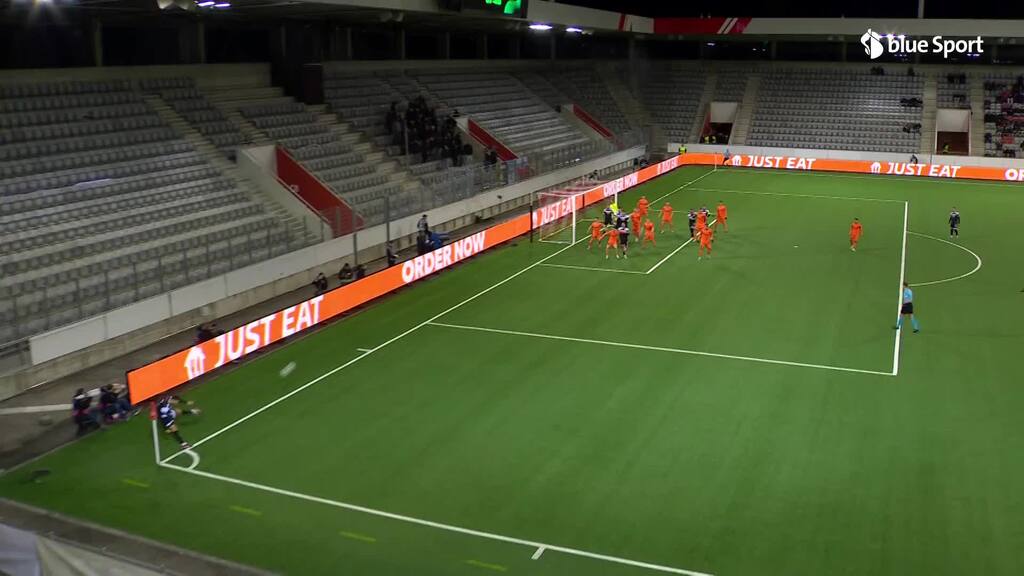 Grgic versenkt Eckball beinahe direkt