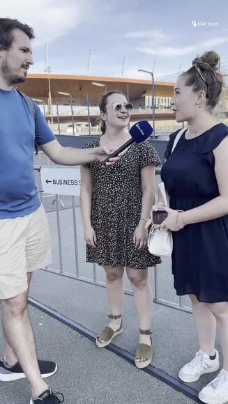 Interview mit Taylor Swift Fans vor dem Letzistadion.