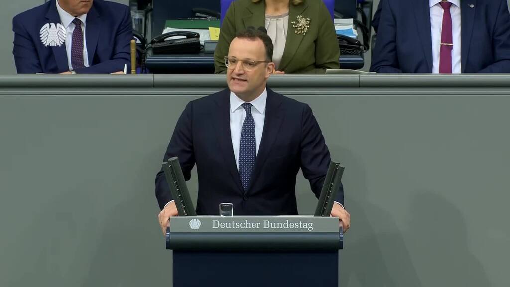 Spahn verteidigt seine Politik der Maskenbeschaffung