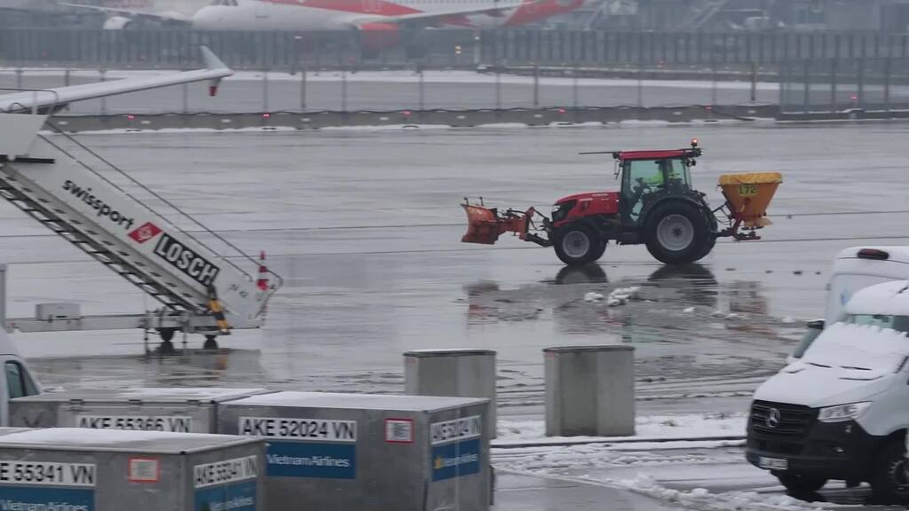 Wintereinbruch: Glatteis und Schnee bringen Flugverkehr durcheinander 