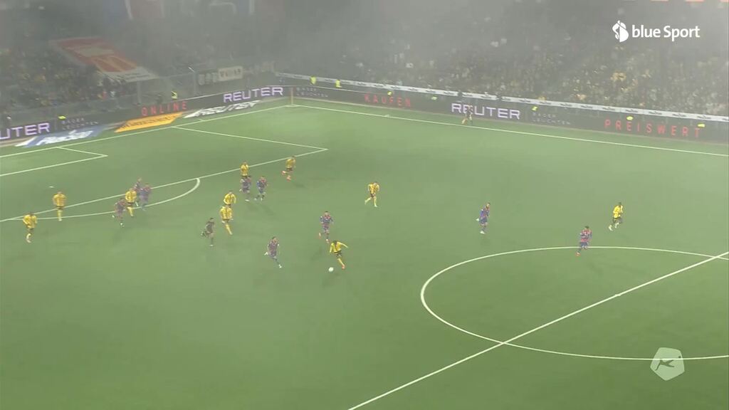 Barisic lenkt den Ball ins eigene Tor