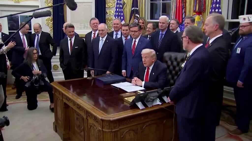 Kehrtwende bei Trump – Präsident nun doch für Freigabe von Epstein-Akten