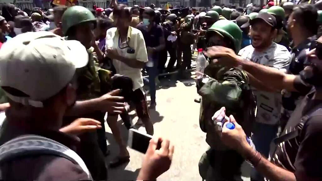 Demonstranten in Sri Lanka stürmen Residenz des Präsidenten