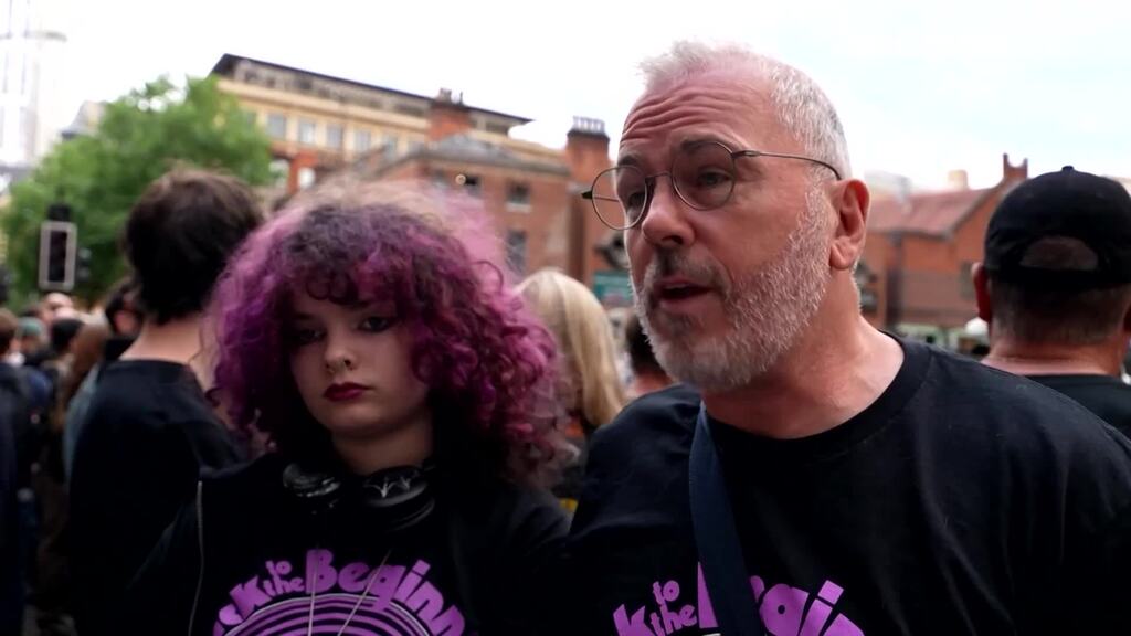 Tausende nehmen Abschied von Ozzy Osbourne