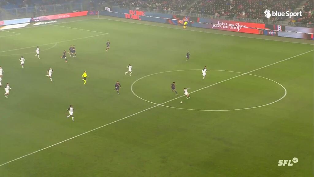 Koloto scheitert am Pfosten 