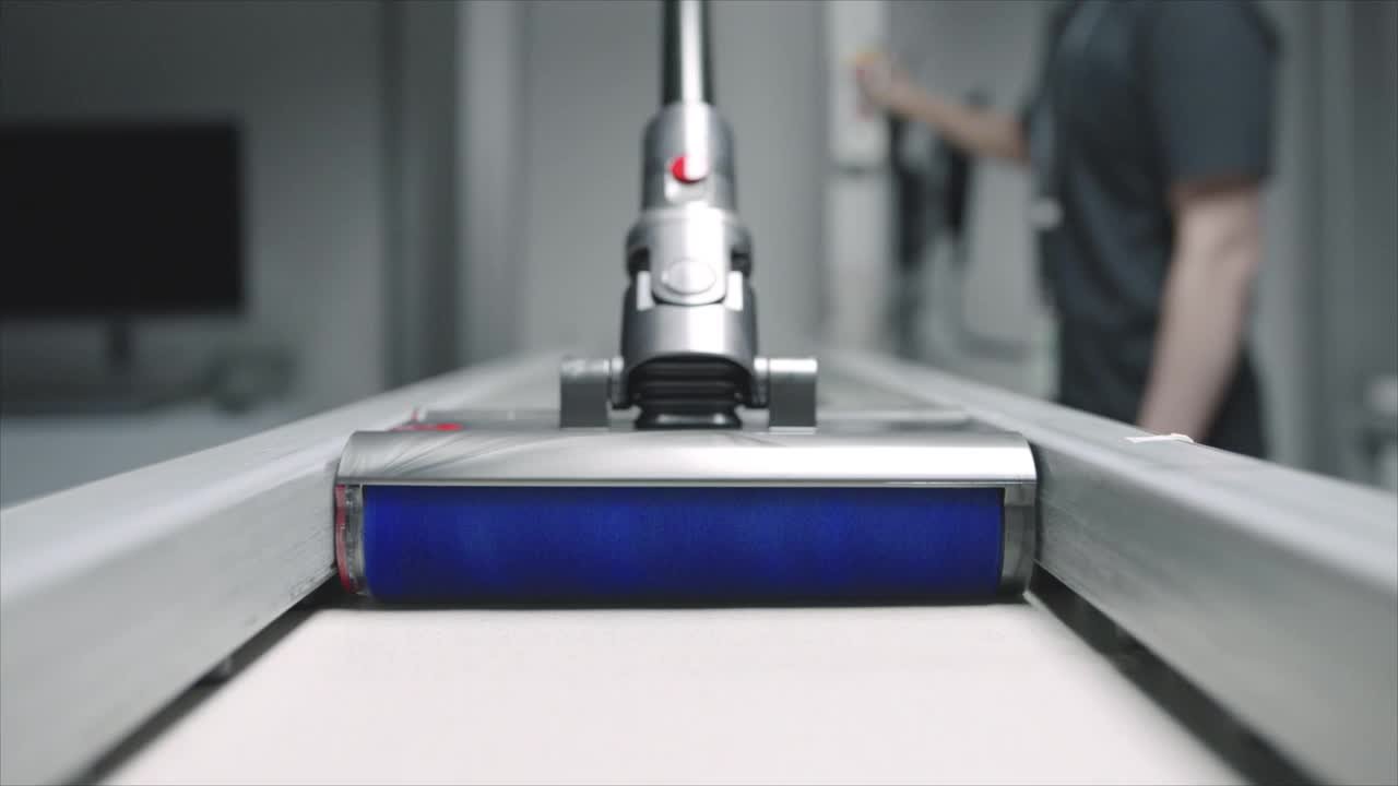 Dyson Digital Slim Submarine™ wet and dry vacuum cleaner | Dyson SG