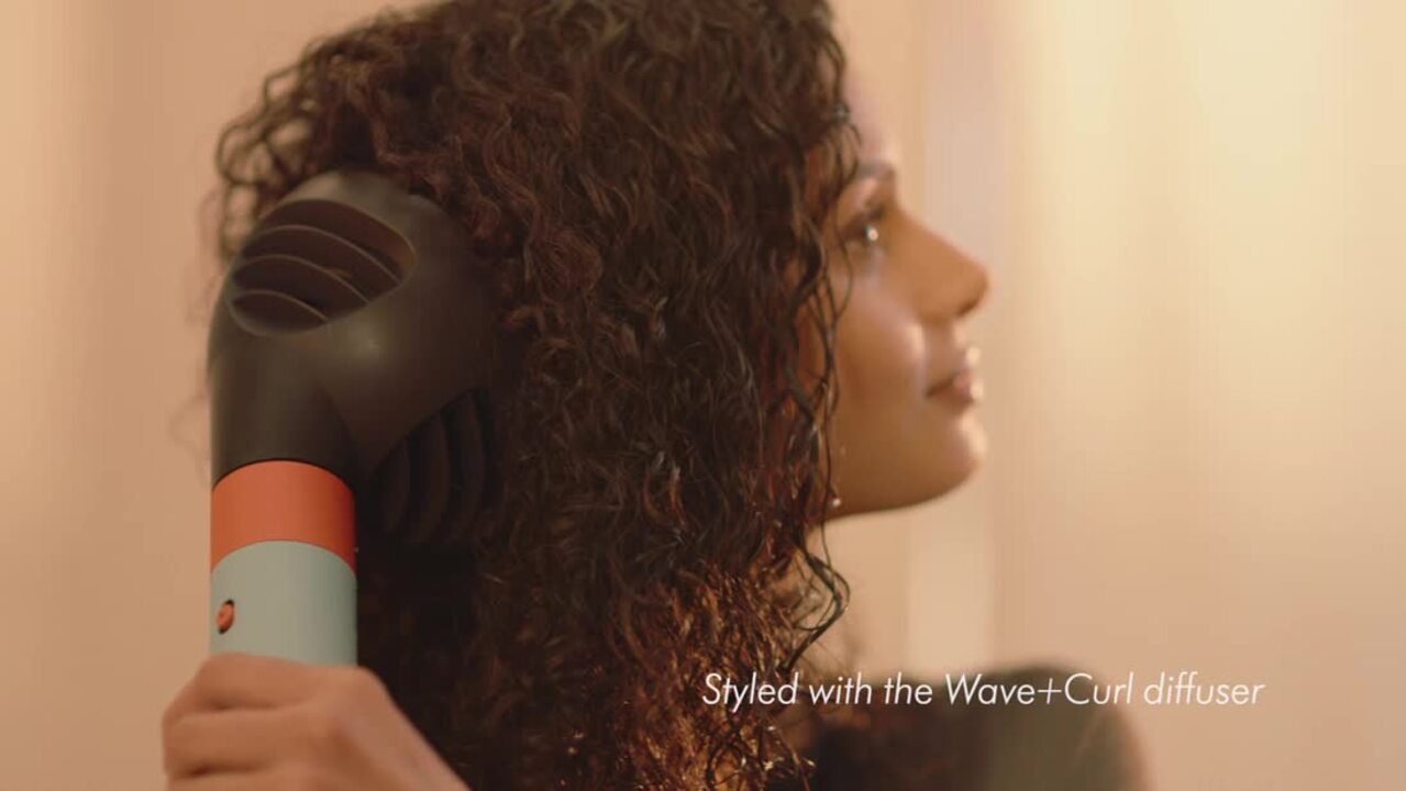 Aparatul de coafat și uscătorul Dyson Airwrap i.d.™ Straight+Wavy