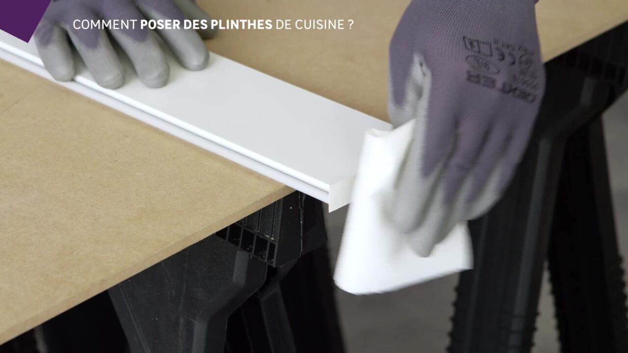 Clips de fixation plinthes de cuisine (häcker) : comment fixer