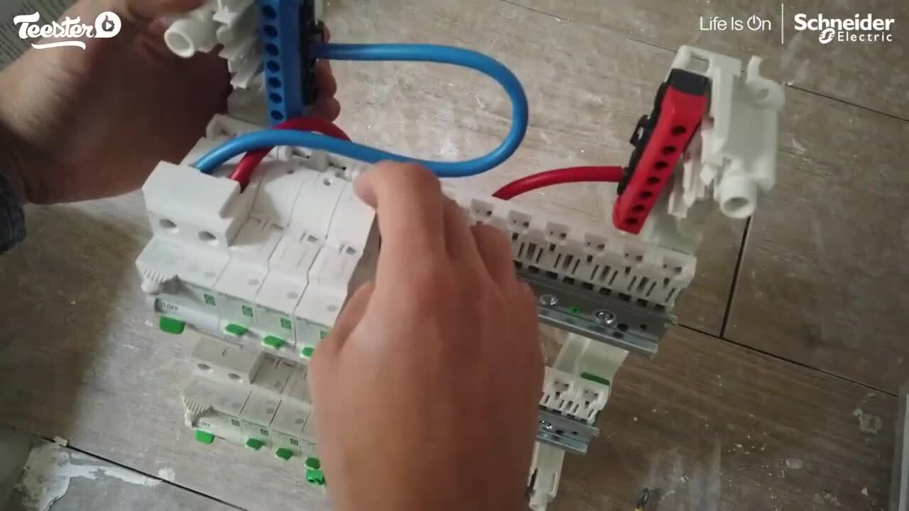 Tableau précâblé logement du T3 au T4 3 rangées Resi9 XP, SCHNEIDER