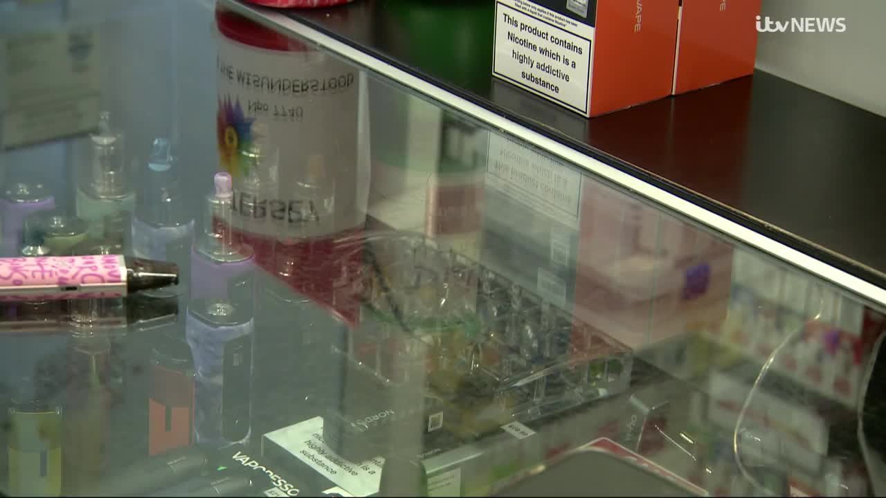 vape shop golders green Leaf Bar Gold Vape 8000 main image 0