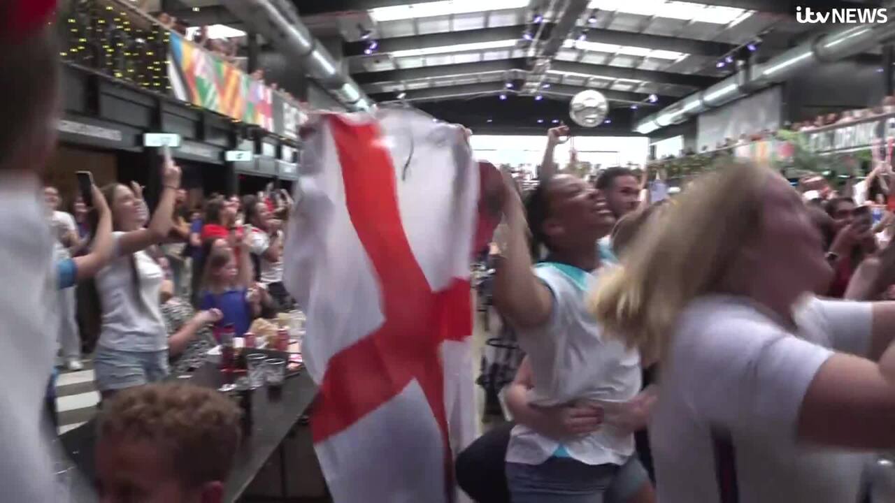 Fans arrive at Wembley for NFL International Series - ITV News