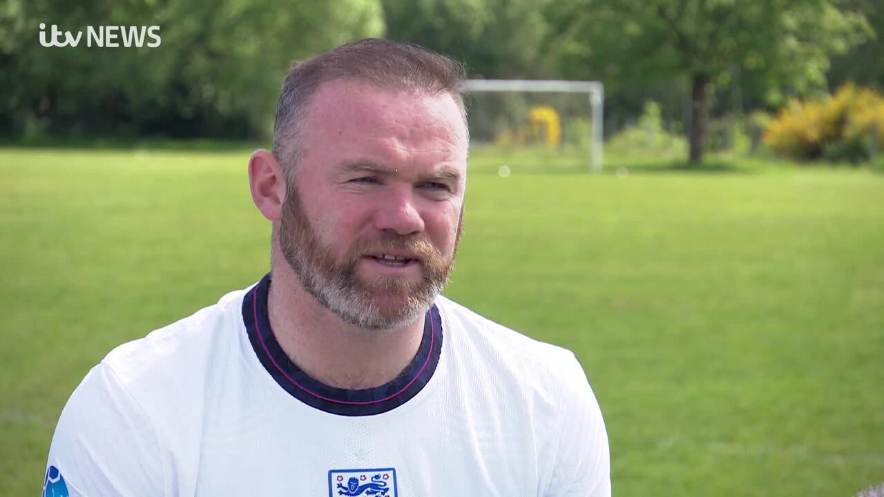 Wayne Rooney sends England shirt to terminally ill fan - BBC News