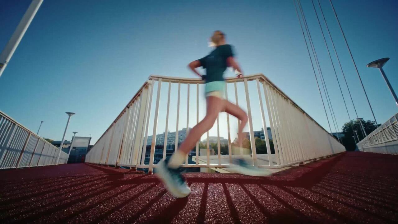 Women's road running shoes, Kiprun Kipride Max lila - Video 2