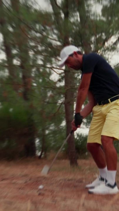 Men’s golf cotton and polyester short-sleeved polo shirt MW500 yellow - Video 2