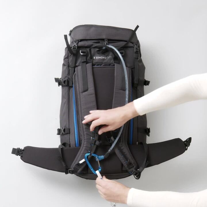 Mountaineering backpack 40 litres alpinism 40 evo black - Video 2