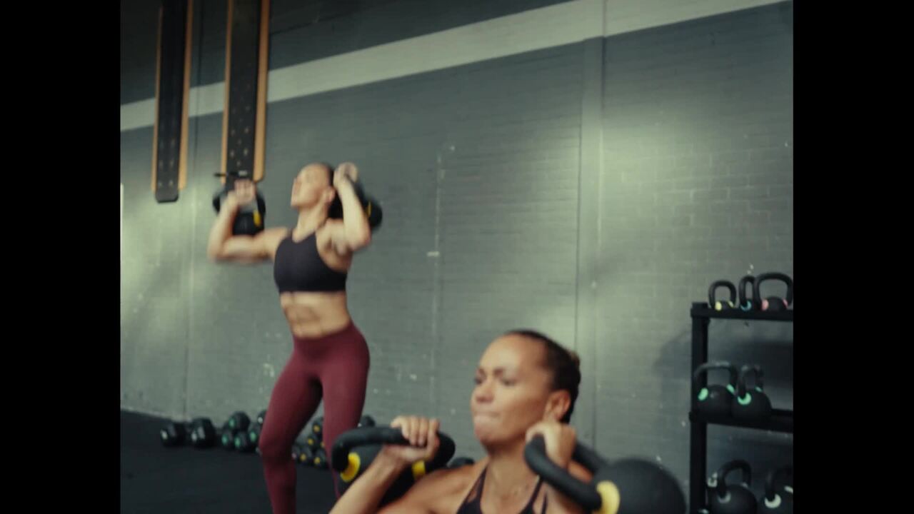 Cross Training and Weight Training 8 kg Kettlebell - Pro - Video 2
