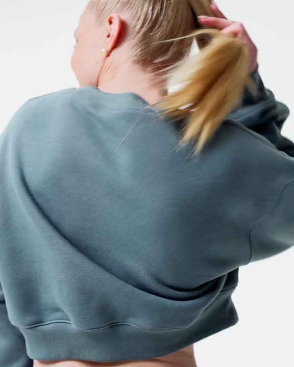 Women's cropped fitness sweatshirt, blue - Video 2