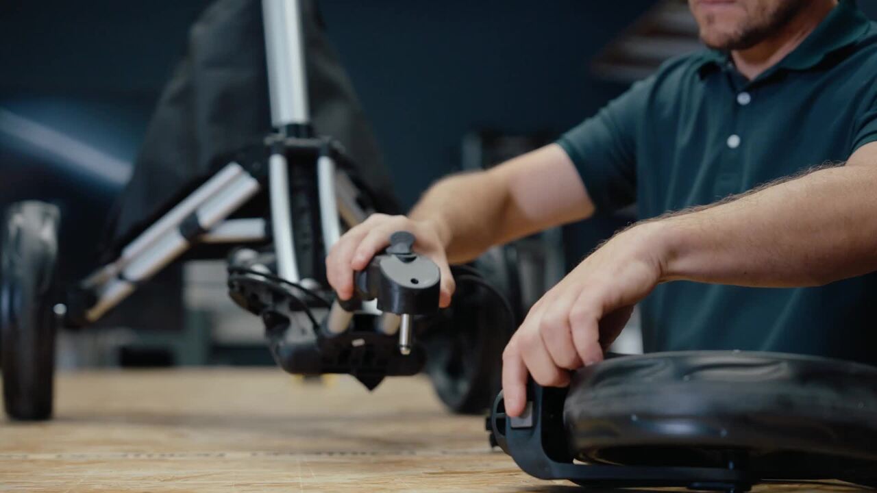 Rear wheel for the 3-wheel 360° Inesis 900 golf trolley, black - Video 2